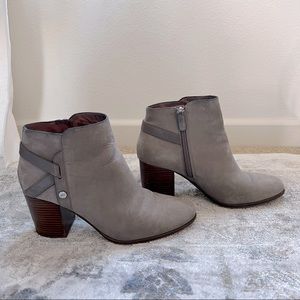 Louise et Cie Zanara Bootie Size 9 Grey